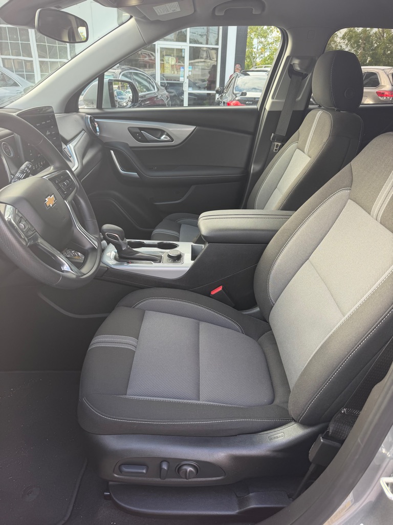 Photo 9 of this CHEVROLET BLAZER