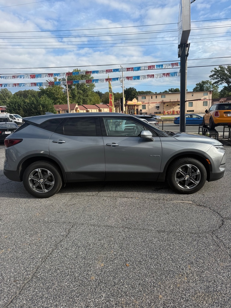 Photo 5 of this CHEVROLET BLAZER
