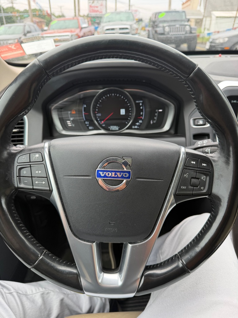 Photo 10 of this VOLVO XC60