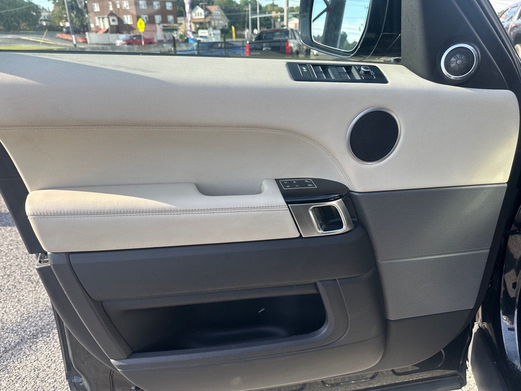 Photo 13 of this LAND ROVER RANGE ROVER SPO