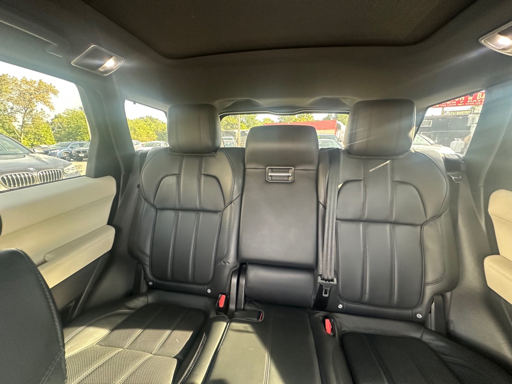 Photo 19 of this LAND ROVER RANGE ROVER SPO