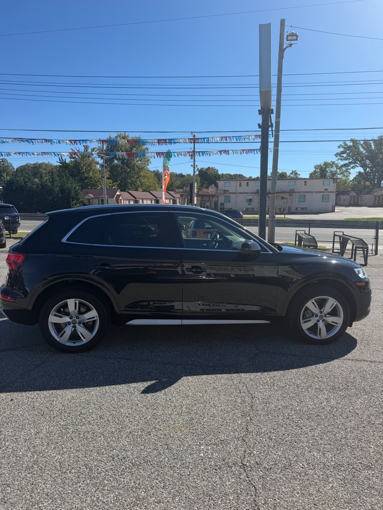 Photo 5 of this AUDI Q5