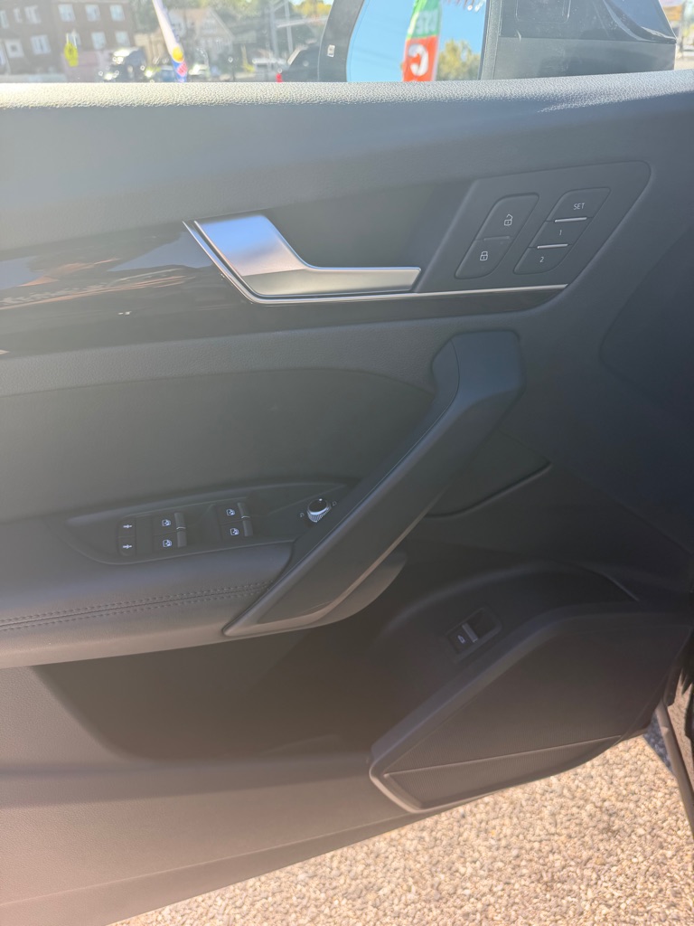 Photo 11 of this AUDI Q5