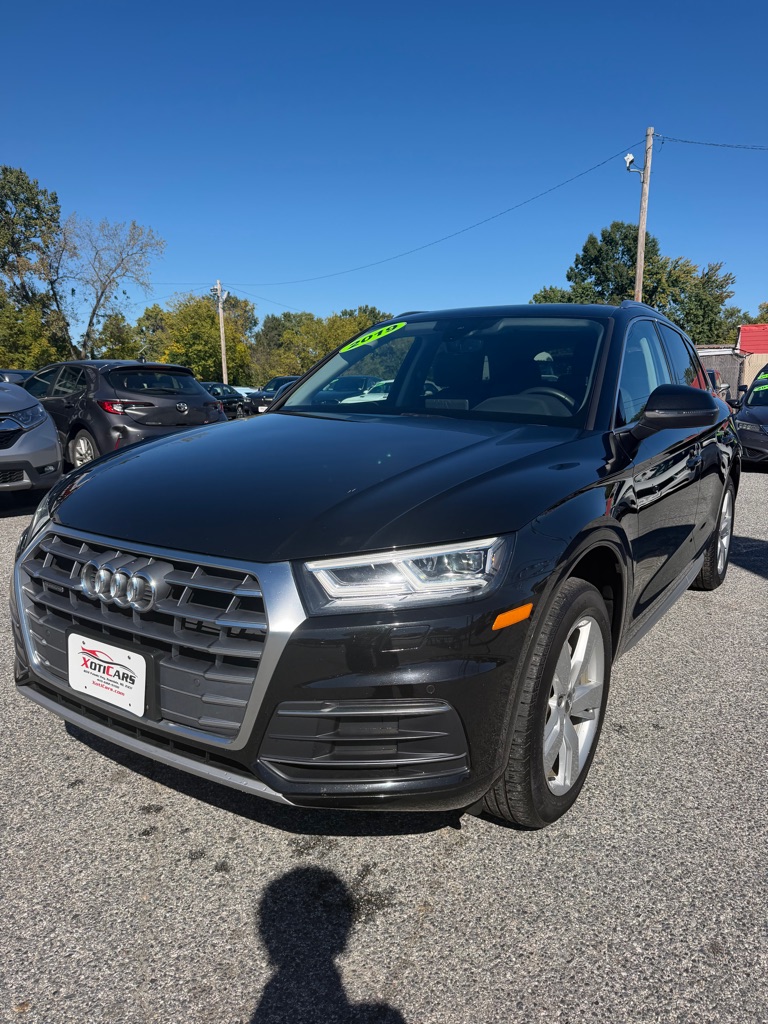Photo 2 of this AUDI Q5