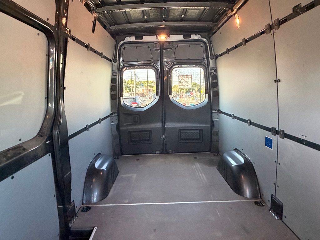 Photo 15 of this MERCEDES-BENZ SPRINTER