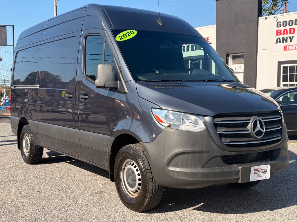 Photo 2 of this MERCEDES-BENZ SPRINTER