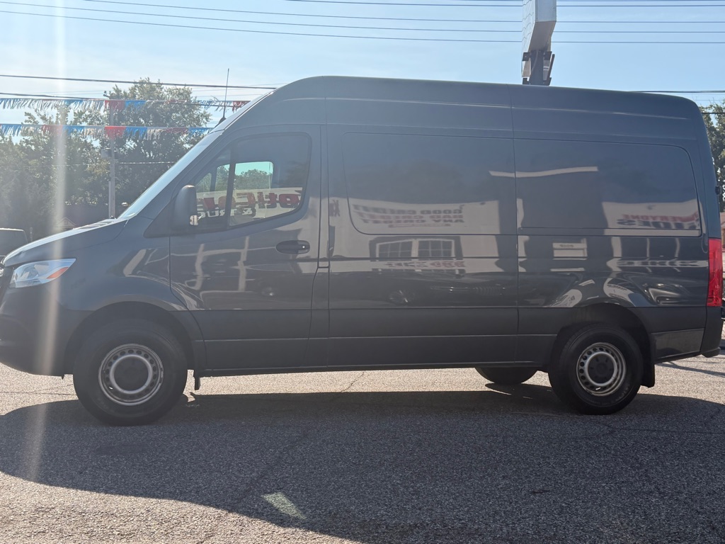 Photo 6 of this MERCEDES-BENZ SPRINTER