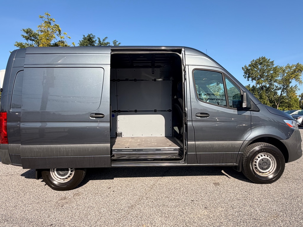 Photo 12 of this MERCEDES-BENZ SPRINTER