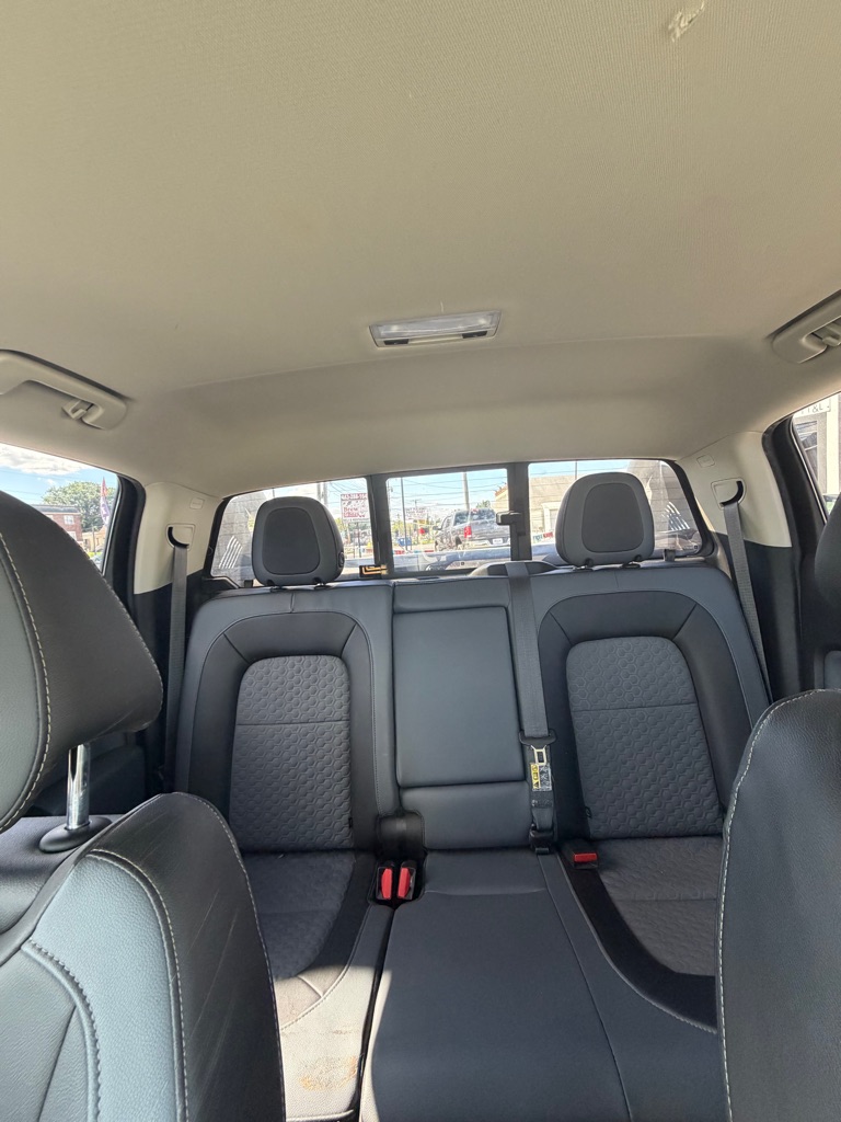 Photo 18 of this CHEVROLET COLORADO