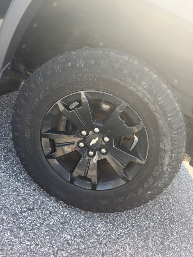 Photo 25 of this CHEVROLET COLORADO