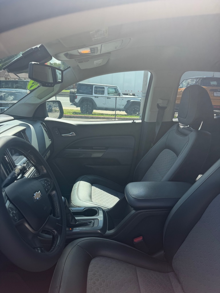 Photo 11 of this CHEVROLET COLORADO