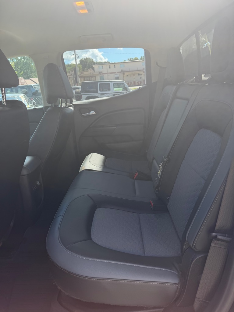 Photo 22 of this CHEVROLET COLORADO