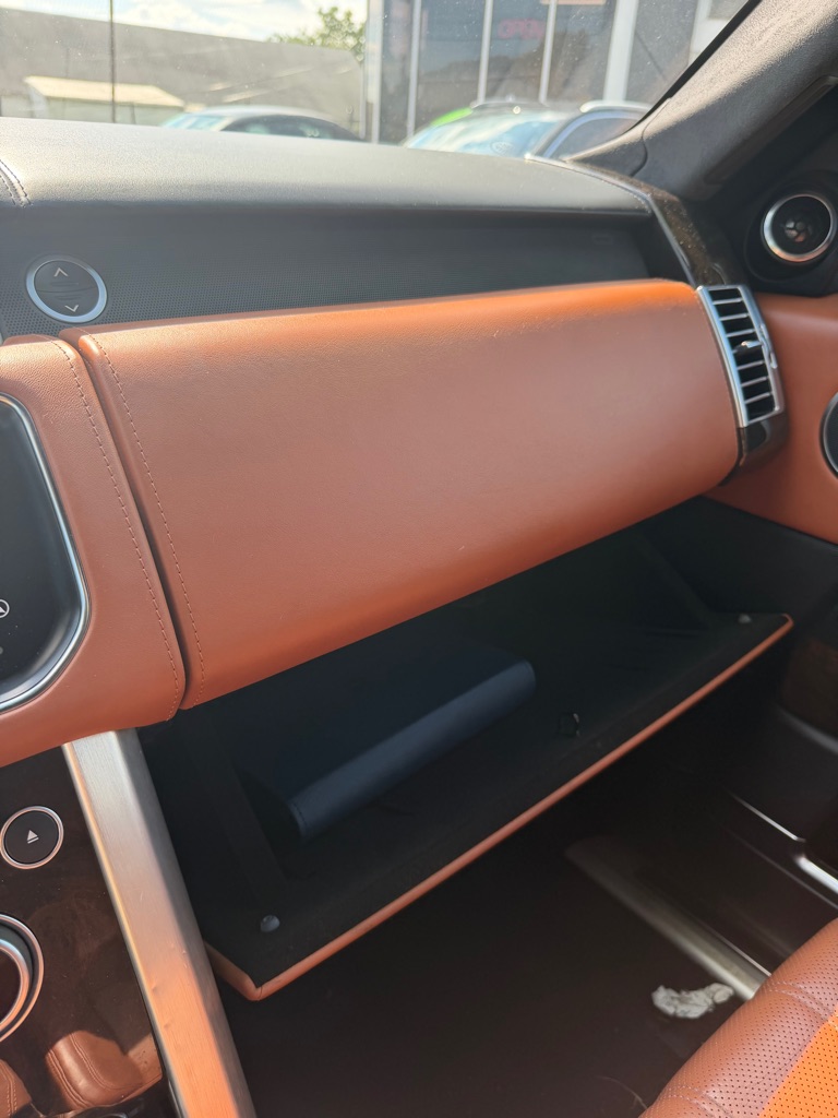 Photo 19 of this LAND ROVER RANGE ROVER