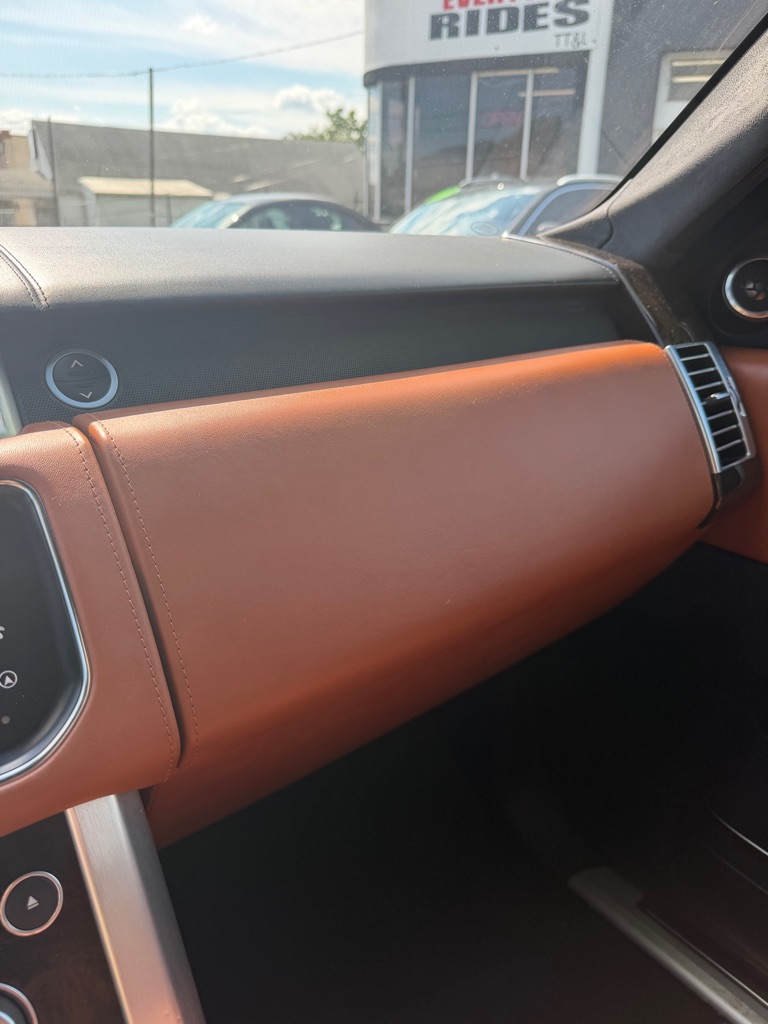 Photo 18 of this LAND ROVER RANGE ROVER