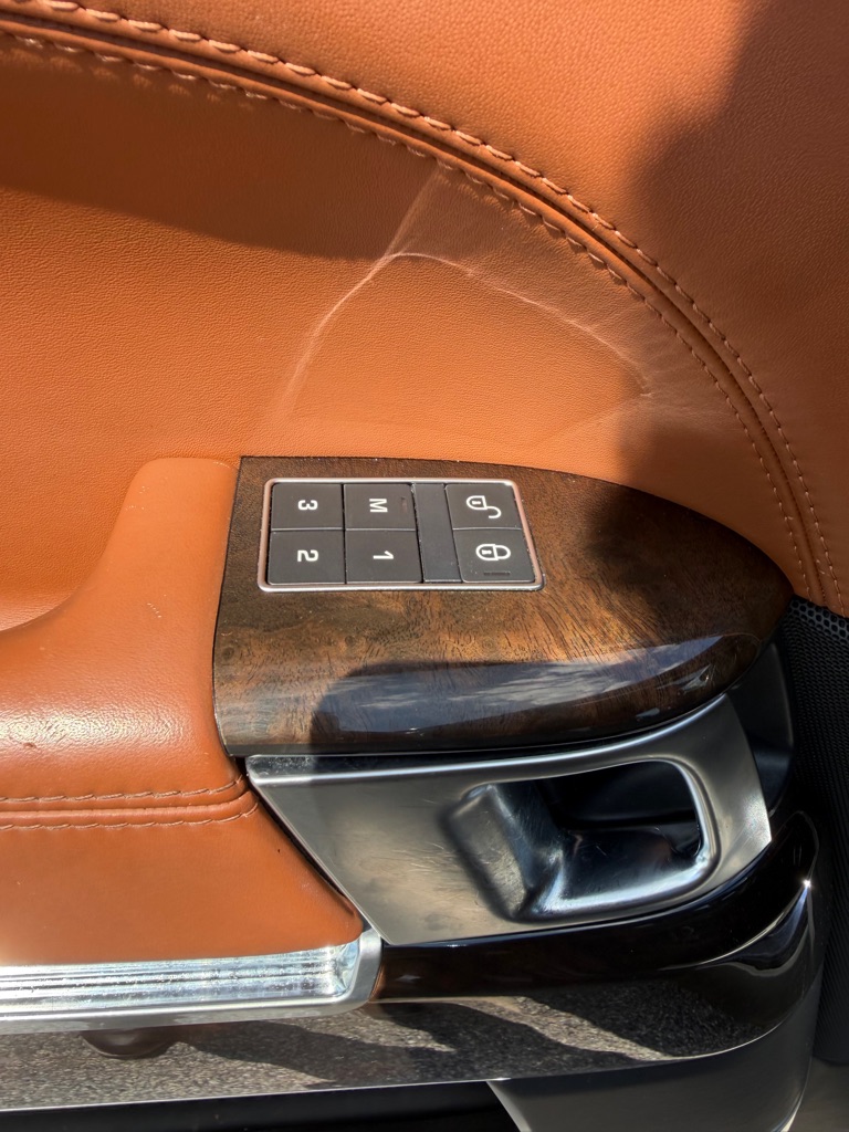 Photo 12 of this LAND ROVER RANGE ROVER