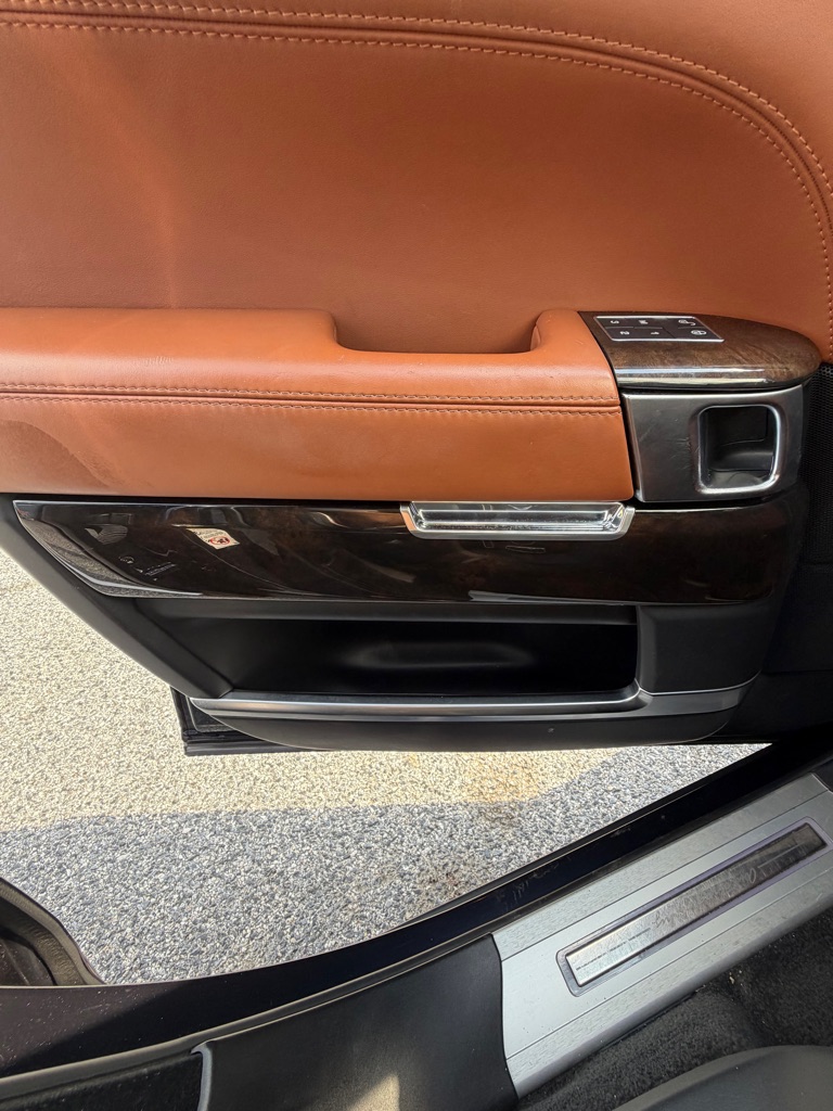 Photo 21 of this LAND ROVER RANGE ROVER