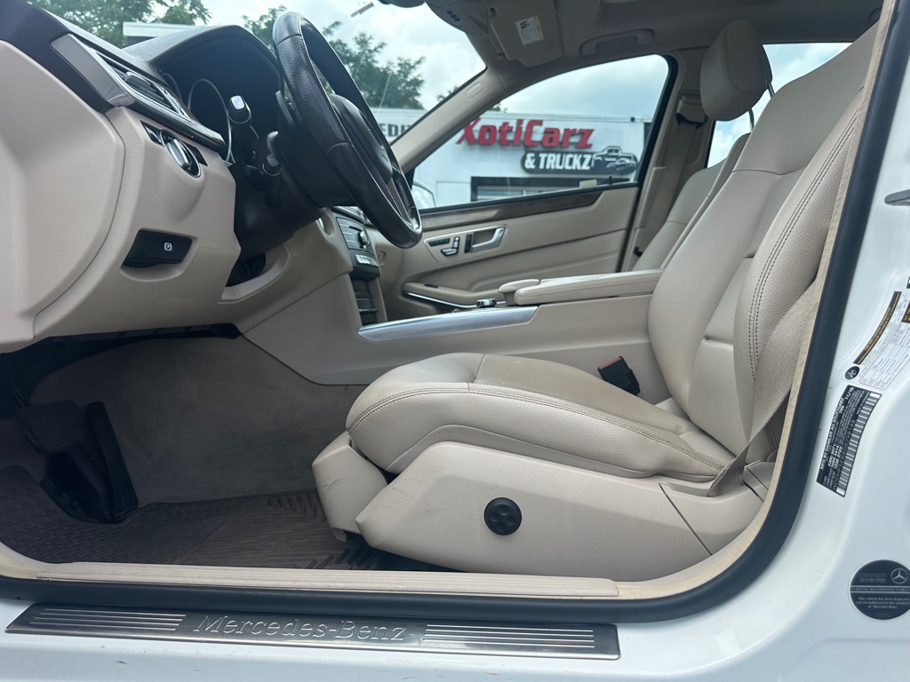 Photo 8 of this MERCEDES-BENZ E-CLASS