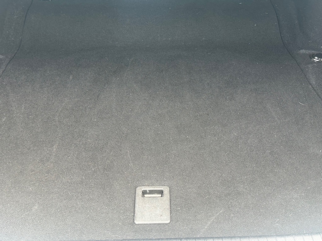 Photo 6 of this MERCEDES-BENZ E-CLASS