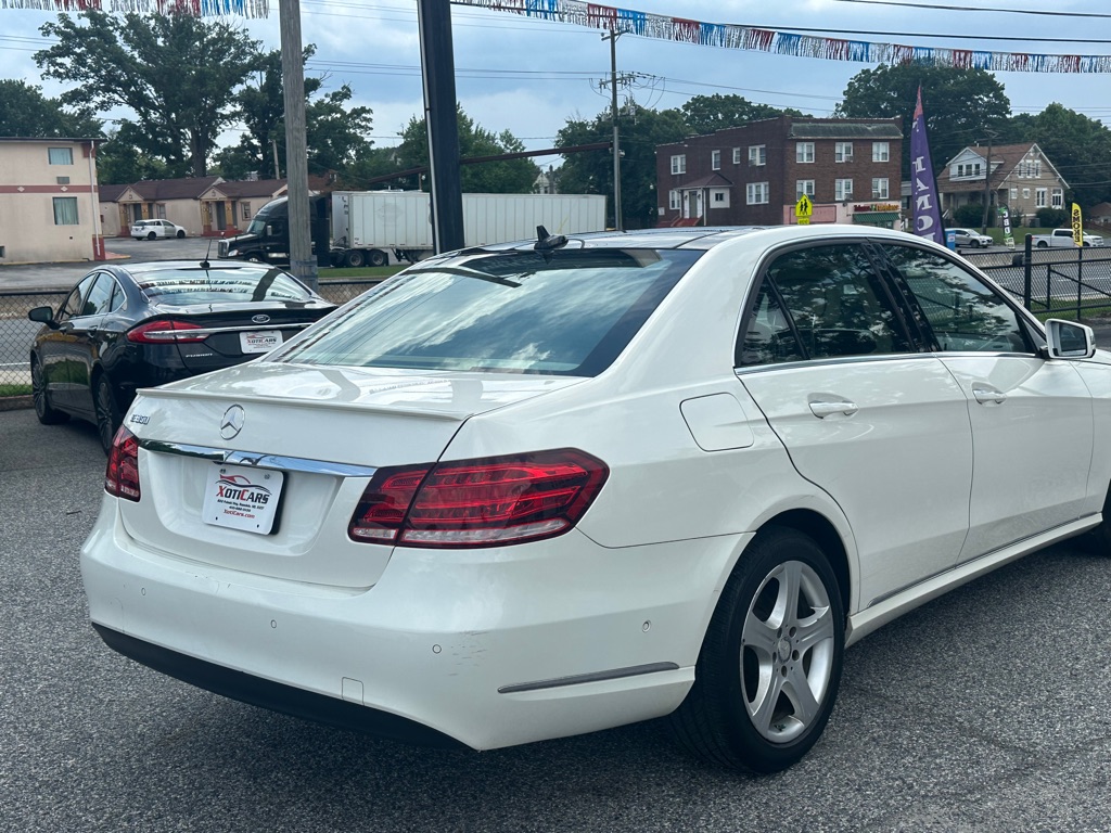 Photo 4 of this MERCEDES-BENZ E-CLASS