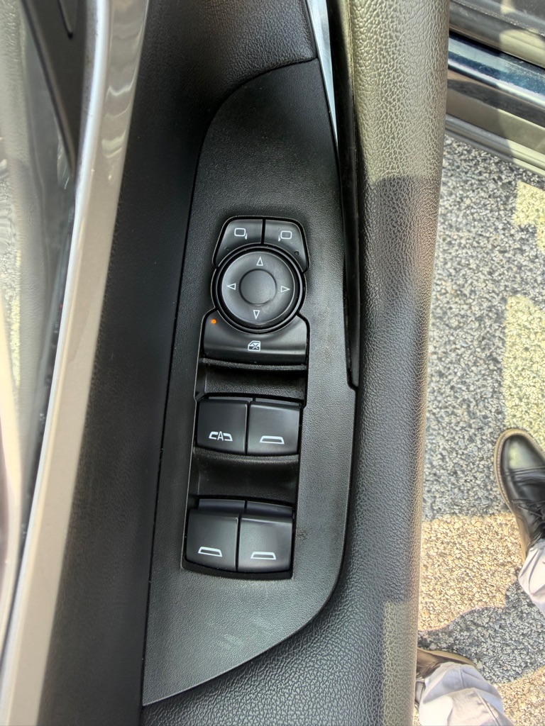 Photo 16 of this CHEVROLET BLAZER