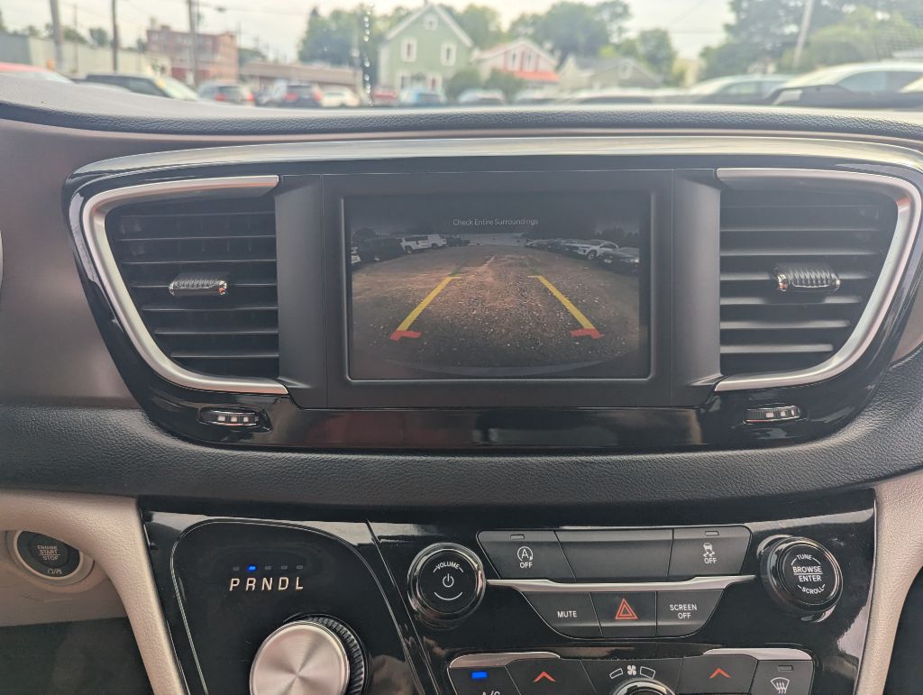 2023 CHRYSLER VOYAGER