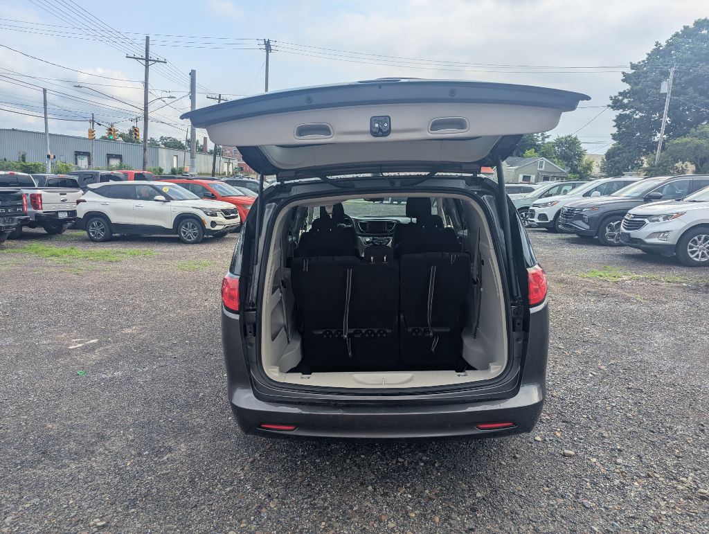 2023 CHRYSLER VOYAGER