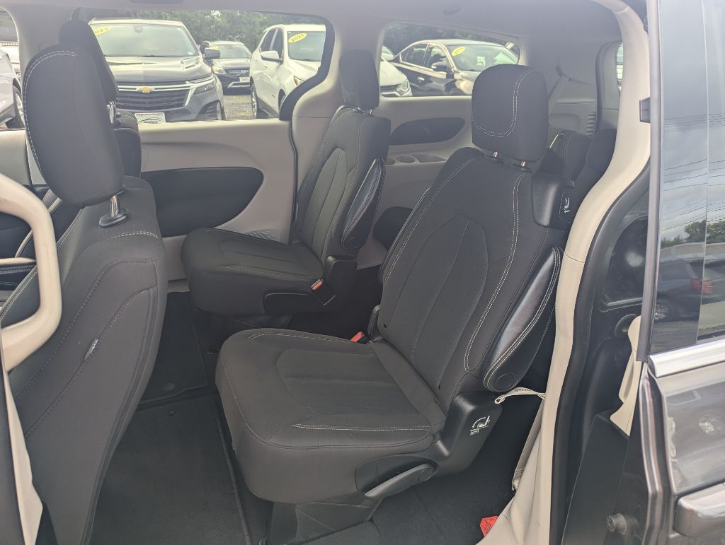 2023 CHRYSLER VOYAGER