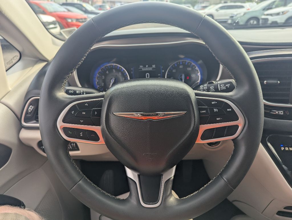 2023 CHRYSLER VOYAGER