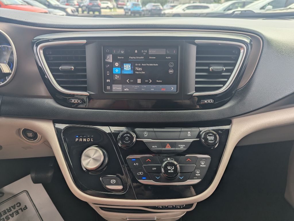 2023 CHRYSLER VOYAGER