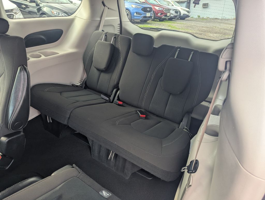 2023 CHRYSLER VOYAGER
