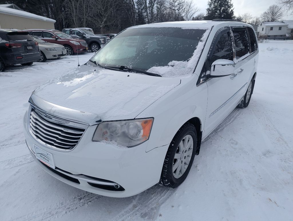 2014 Chrysler Town & Country Touring's photo