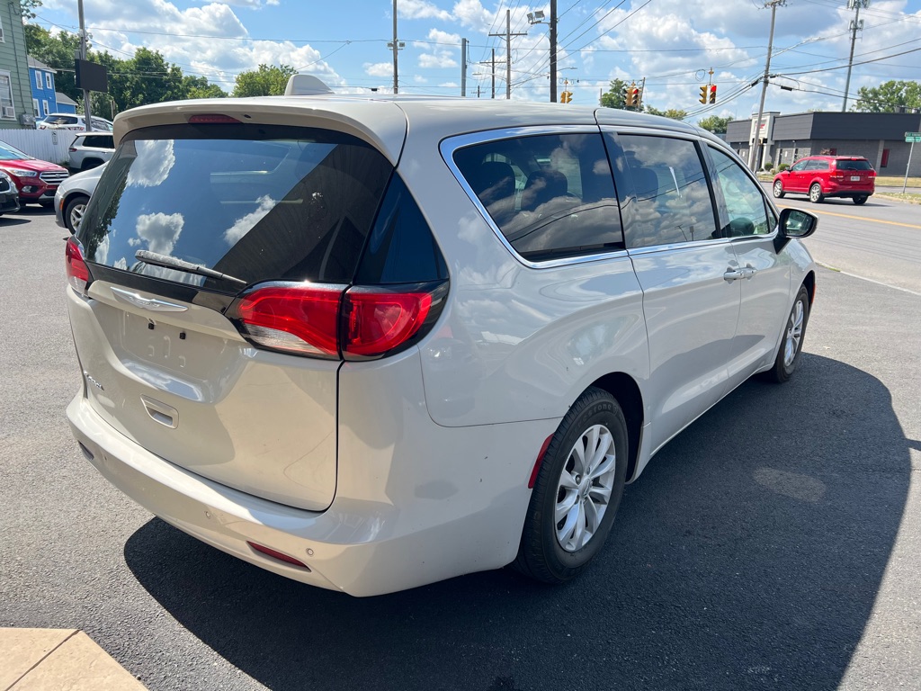 2017 Chrysler Pacifica Touring - Photo 3