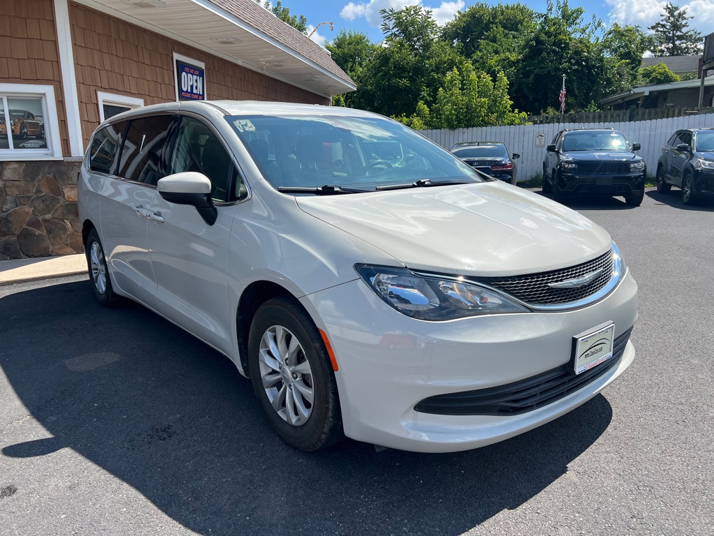 2017 Chrysler Pacifica Touring - Photo 2