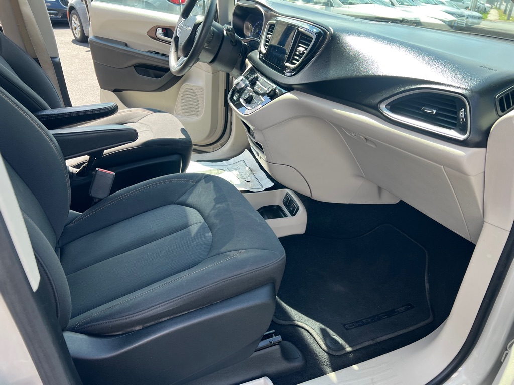 2017 Chrysler Pacifica Touring - Photo 12