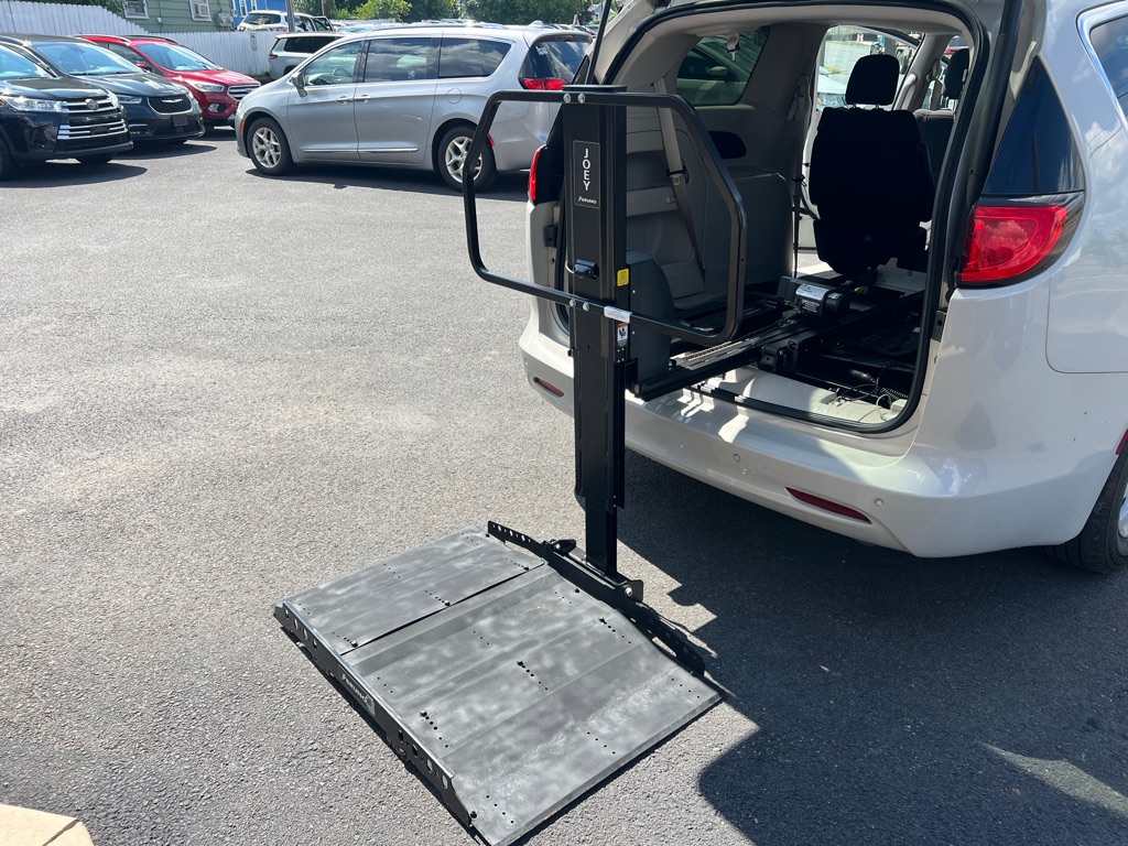 2017 Chrysler Pacifica Touring - Photo 9