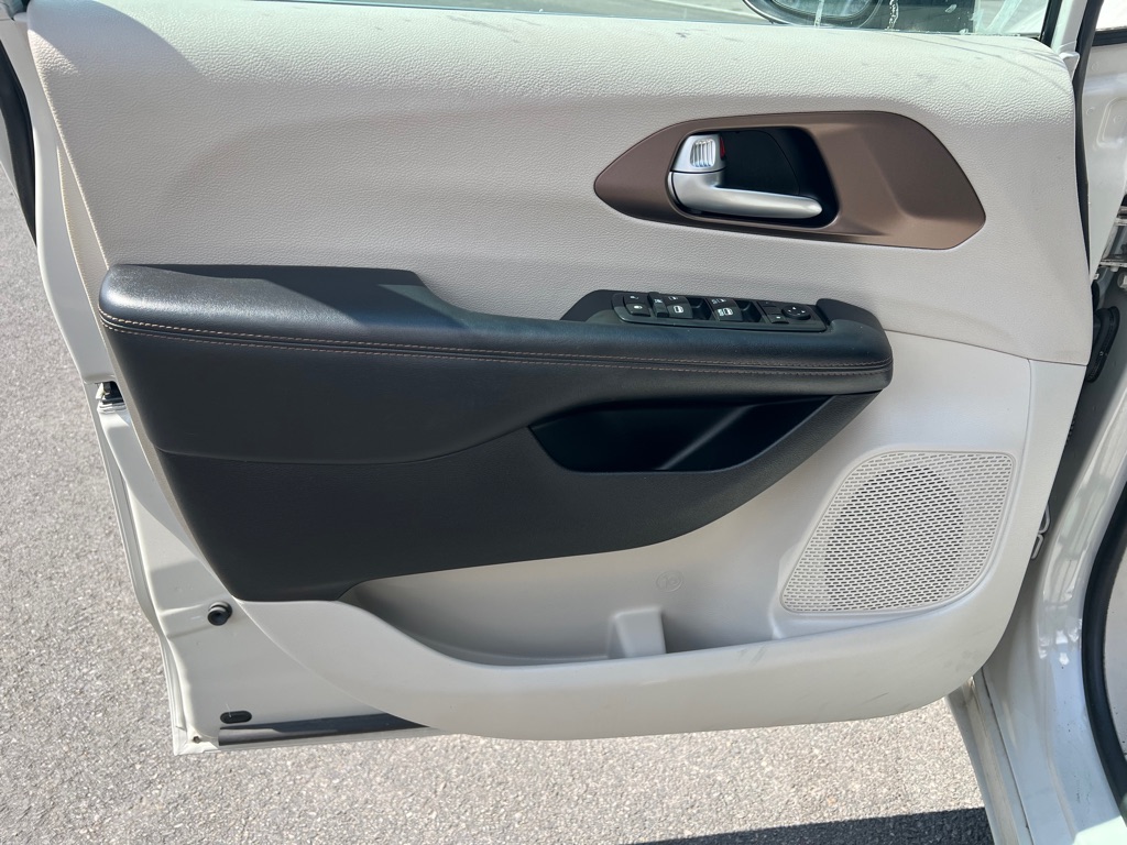 2017 Chrysler Pacifica Touring - Photo 6