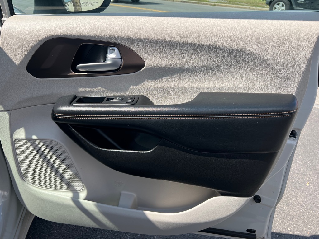 2017 Chrysler Pacifica Touring - Photo 13