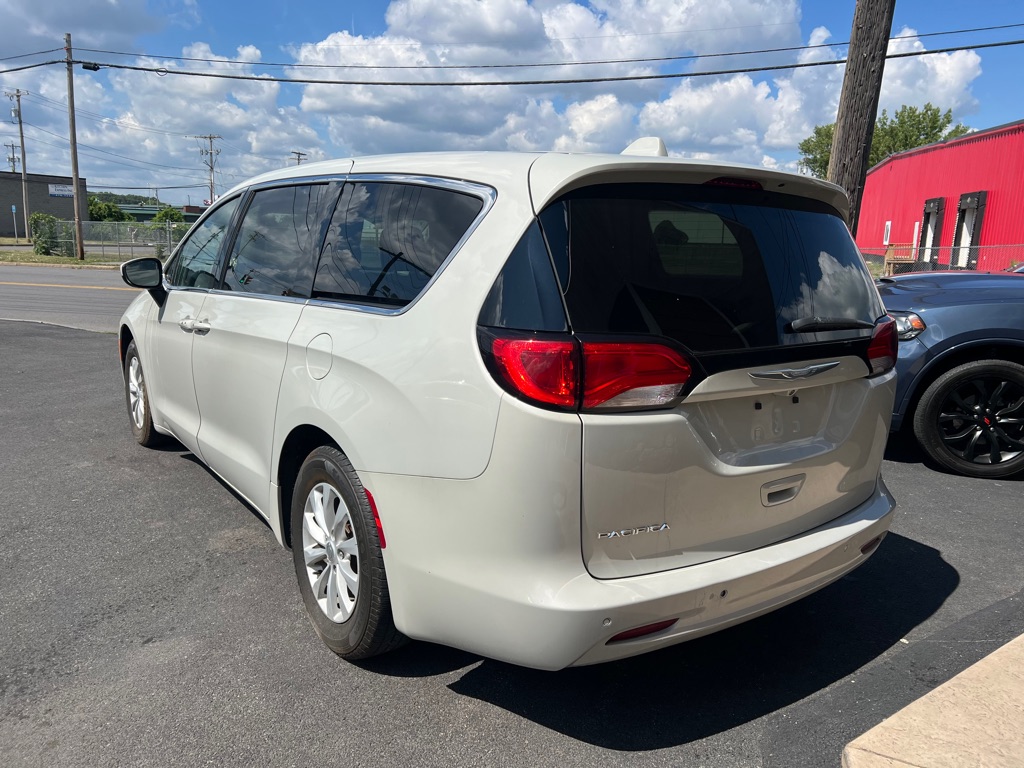 2017 Chrysler Pacifica Touring - Photo 4