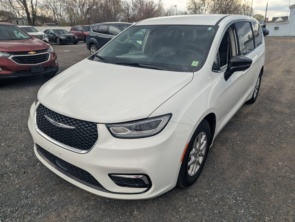 2024 Chrysler Pacifica Touring L's photo