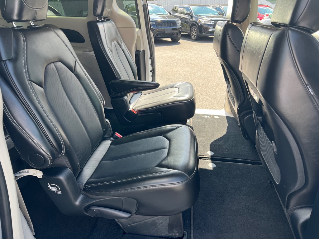 2024 Chrysler Pacifica Touring L - Photo 12