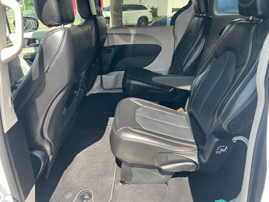 2024 Chrysler Pacifica Touring L - Photo 7