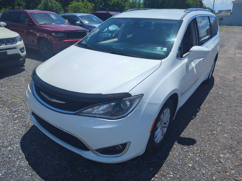 2019 Chrysler Pacifica Touring L's photo