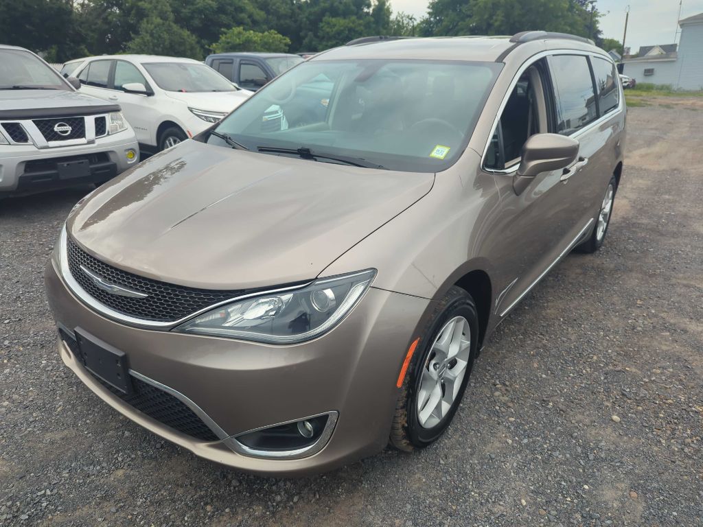 2017 Chrysler Pacifica Touring-L's photo