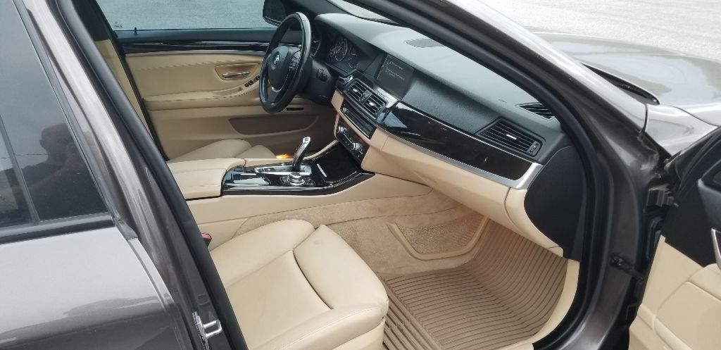 Photo 15 of this BMW 5 SERIES