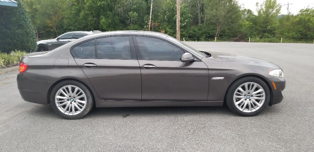 Photo 3 of this BMW 5 SERIES