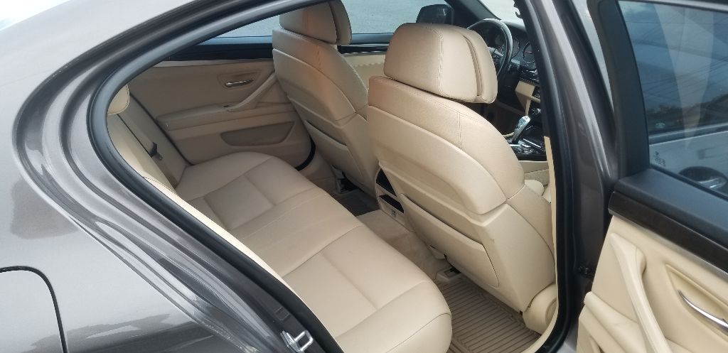 Photo 13 of this BMW 5 SERIES