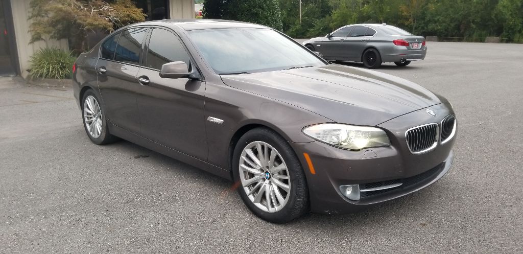Photo 4 of this BMW 5 SERIES