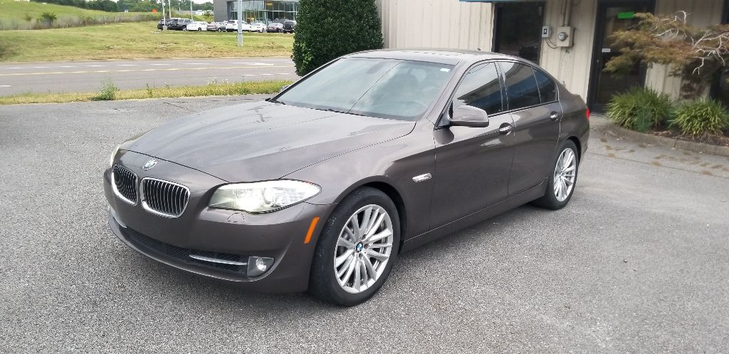 Photo 2 of this BMW 5 SERIES