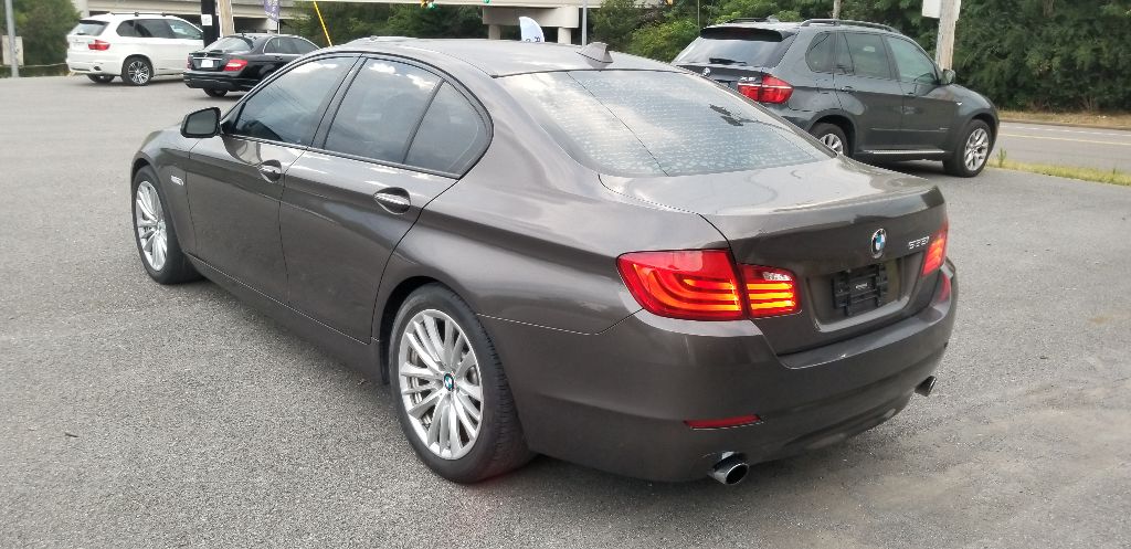 Photo 7 of this BMW 5 SERIES