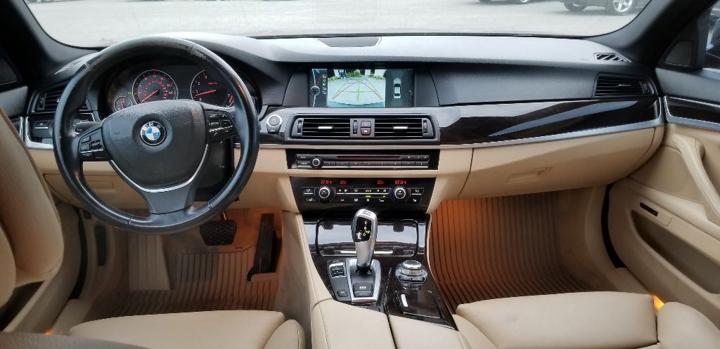 Photo 10 of this BMW 5 SERIES